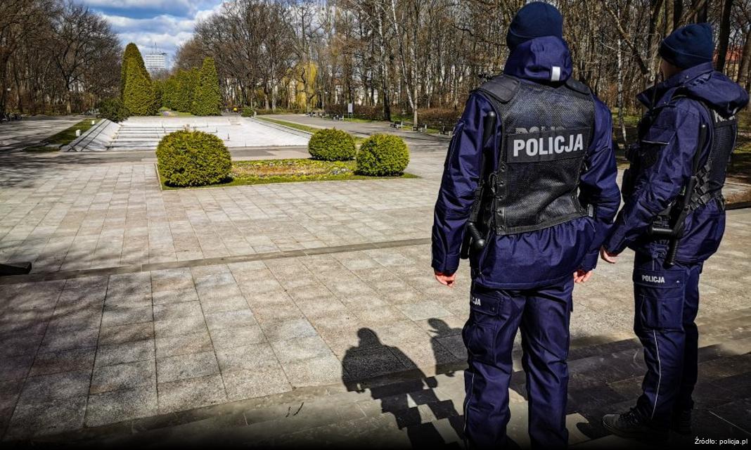 Policjanci zabezpieczają nielegalne papierosy i tytoń w Rzeszowie